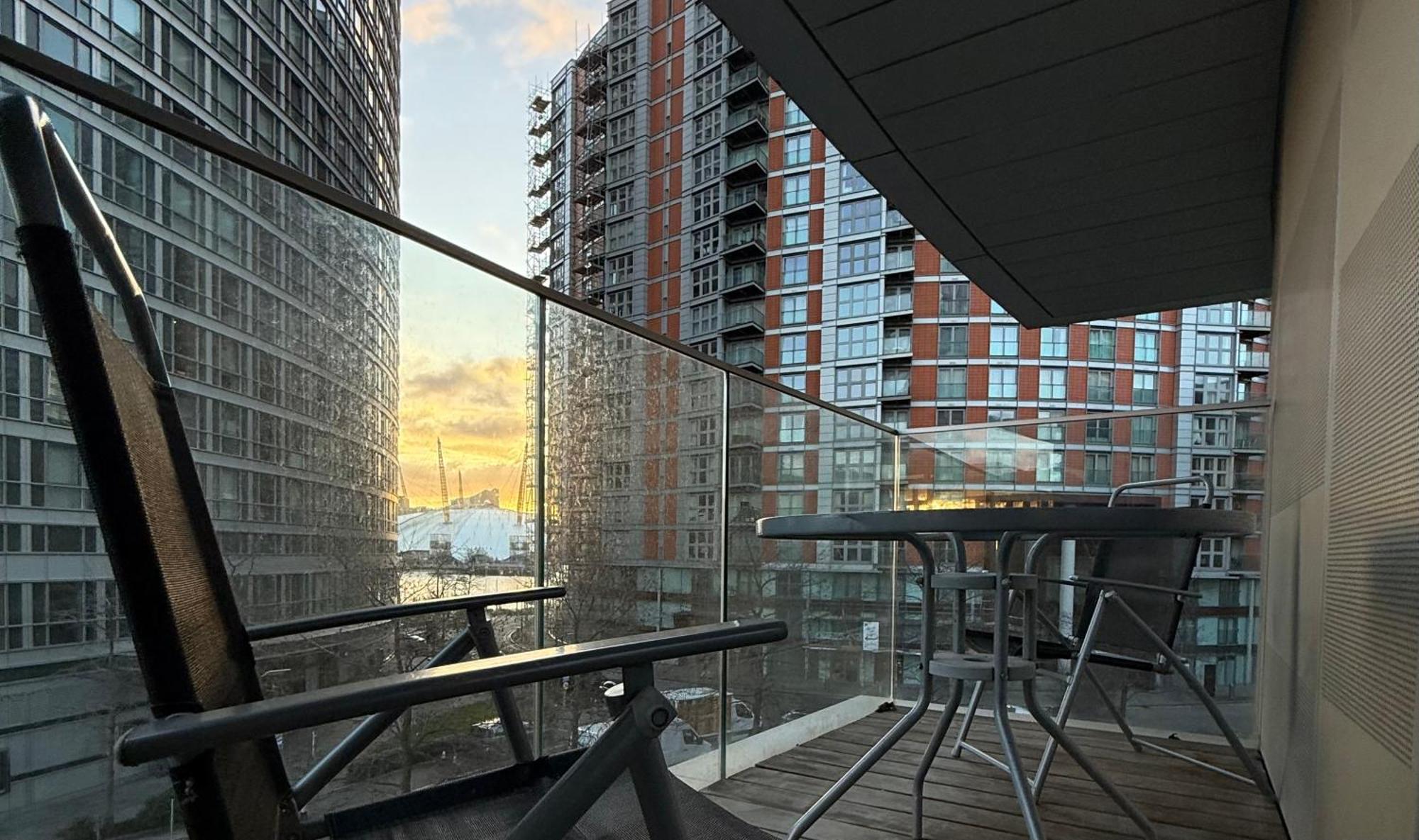 Luxury Modern 2 Bed Flat With Balcony And City View - Canary Wharf City Center Лондон Екстериор снимка