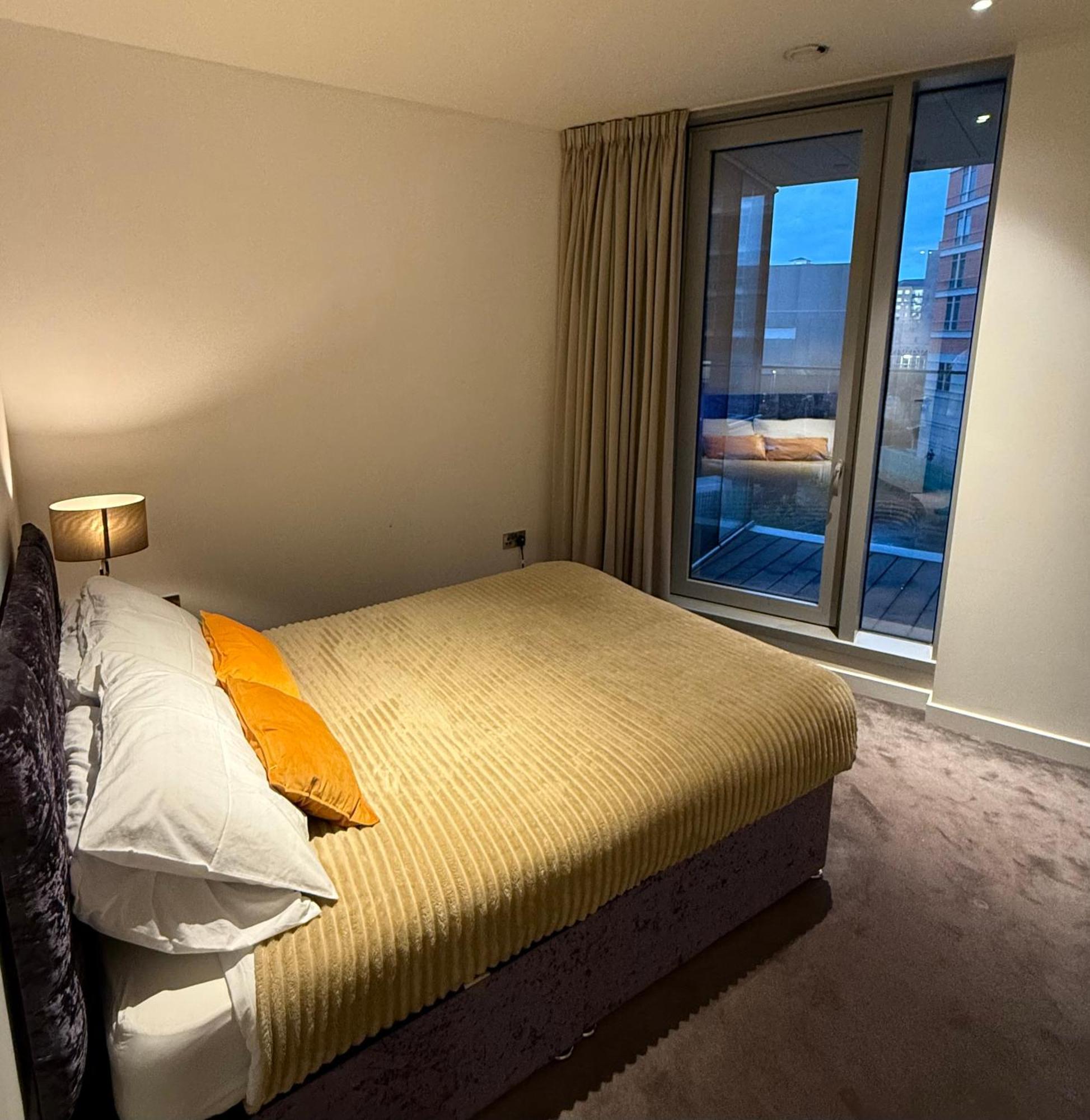 Luxury Modern 2 Bed Flat With Balcony And City View - Canary Wharf City Center Лондон Екстериор снимка